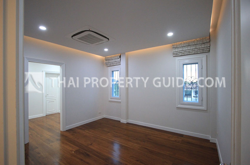 House with Private Pool in Sukhumvit 